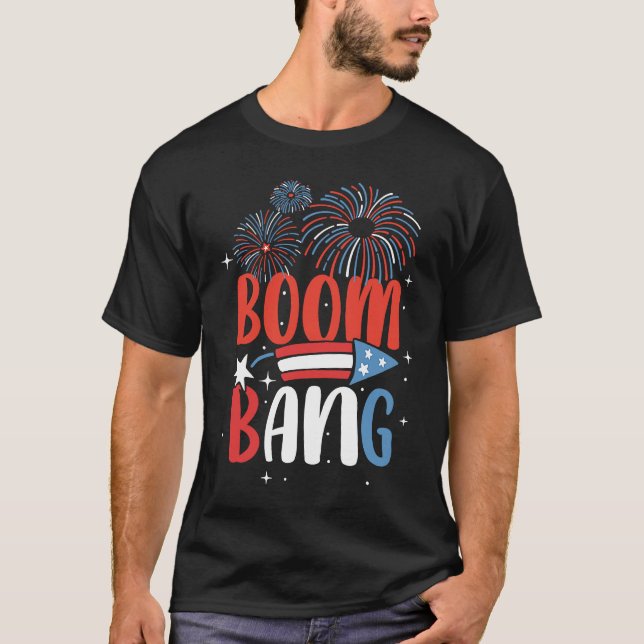 Boom Bang USA 4:e juli amerikanska Flagga T Shirt (Framsida)
