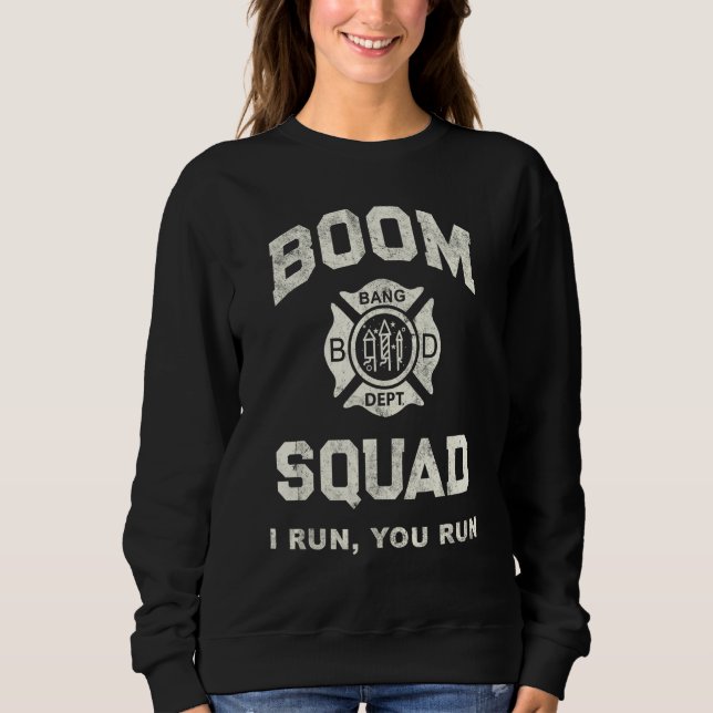 BOOM SQUAD Fireworks Director Firefighter Red Pyro T Shirt (Framsida)