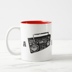 Boombox är inte en leksak Två-Tonad mugg