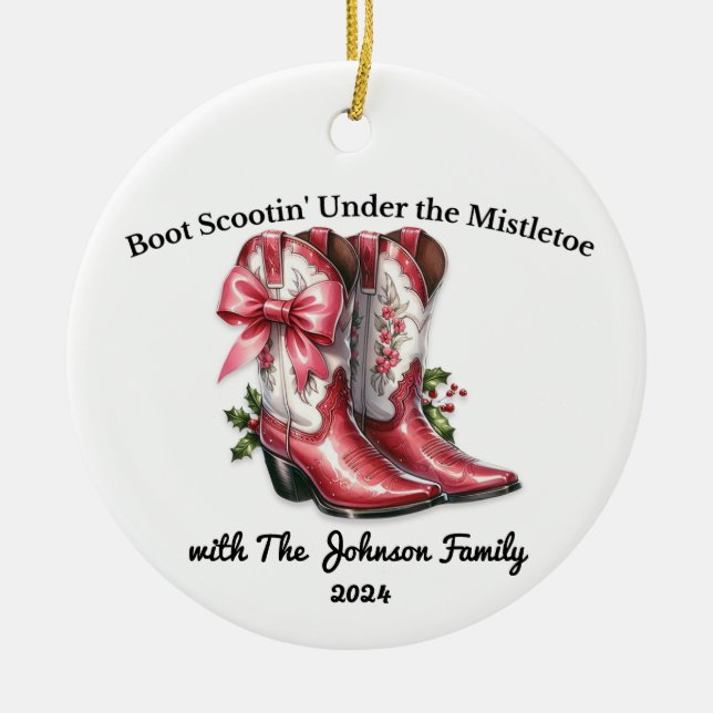 Boot Scootin' under Mistletoe Julgransprydnad Keramik (Framsidan)