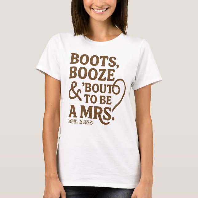 Boots Booze & På väg att bli Mrs. Bröllopsfest  T Shirt (Framsida)