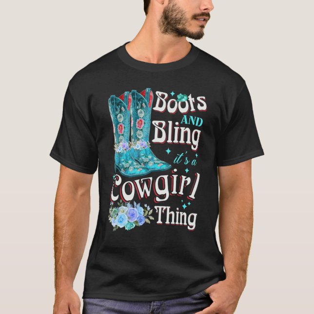 Boots och Bling Det är en Cowgirl Sak Rodeo Hat 1 T Shirt (Framsida)