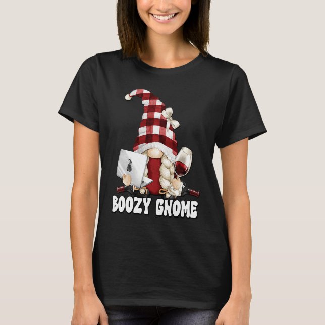 Boozy Gnome Graphic For Women Work And Drinking Wi T Shirt (Framsida)