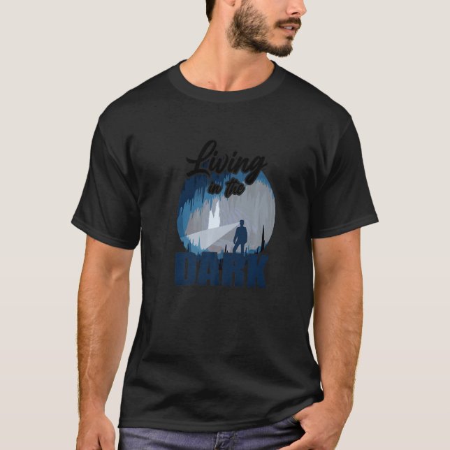 Bor i Mörken Cave Caver Speleology Spelunk T Shirt (Framsida)