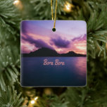 Bora Bora Suset Island Beach Julgransprydnad Keramik<br><div class="desc">Vacker rosa och lila solnedgång på ön Bora Bora,  södra fredliga ön i Fransk Polynesien. Det här semesterstrandmålet är rena himlen.</div>