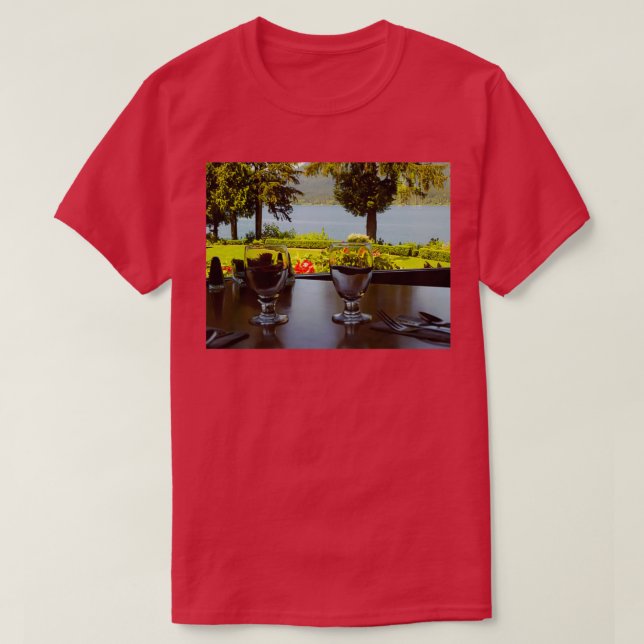 Bord för två på Sjö Quinault Lodge T Shirt (Design framsida)