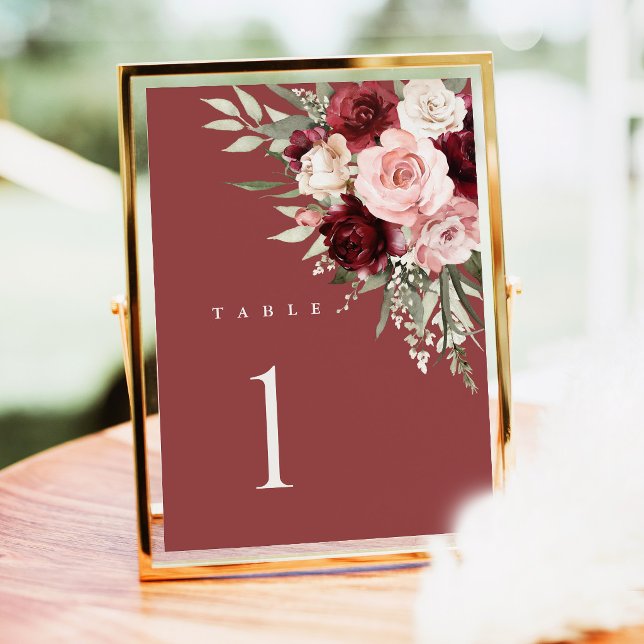 Bordskort för Burgunderbröllop, Rosa Blommor (Burgundy blush floral wedding table number sign, elegant burgundy pink rose watercolor table decor)