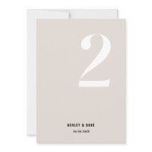Bordsnummer 2 Bordsnumret Bröllop i Beige