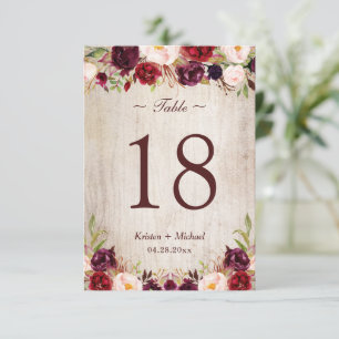 Bordsnummer av Rustic Woodgrain Burgundy-Blommigt