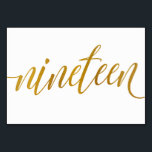 Bordsnummer - Luxe Typography - Faux Gold Foil 19<br><div class="desc">Bordsnummer 19: Det här kalligrafkortet för luxe-eleganten är inställt i faux guld-bordsnummer. VIKTIGT: Det utseende på folie som visas är en tryckt effekt. Det är ingen riktig folie. Om du inte vill ha den här effekten kan du ta bort den på följande sätt: 1) Klicka på "Anpassa ytterligare". 2) Hitta...</div>