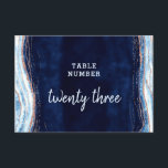 Bordsnumren Sapphire Blue Agate Geode Bröllop Inbjudningar<br><div class="desc">Sapphire Blue Ro Guld Geode Agate Marble,  med mousserande Ro-guld-folie och Modern trendig-penselteckensnitt. Royal Blue,  Mörk Navy och white stone-stensutseende är lyxigt och modernt för bröllop - Personlig Bröllop Middag Mottagningsgäst Sittplatskort för Bordsnummer för gästplatser! ~ Kolla min butik för att se hela bröllop-svit för den här designen!</div>