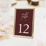 Bordsnumret Burgundy med enkel minimal Elegant Bordsnummer<br><div class="desc">Hjälp dina gäster att hitta rätt med de här bordsnumren på dubblan. Utformningen har ett handskrivet teckensnitt och modern minimalistisk design. Om du vill ändra bordsnumret klickar du på "Anpassa". Designad att samordna med för "AURORA" bröllopsinbjudan. Visa samlingslänken på den här sidan om du vill se alla matchande objekt i...</div>
