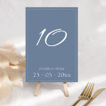 Bordsnumret Minimal Dusty Blue Script Bröllop Bordsnummer<br><div class="desc">Minimala Bordsnummer för Dusty Blue Script Bröllop. Imponera elegant på dina gäster i bröllop med det här trendiget dammiga blåa bordsnumret bröllop med ett vackert, vitt skript på en häpnadsväckande blå bakgrund. Det här bordsnumret i bröllop har en fantastisk skifferblå utformning, med moderna och minimala vibes, perfekt för ditt enkla,...</div>
