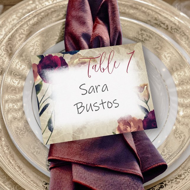 Bordsnumret Ro Bröllop i Antique Burgundy Beige Anteckningskort (burgundy red roses, beige wedding place card, table reserved table name card, elegant script)