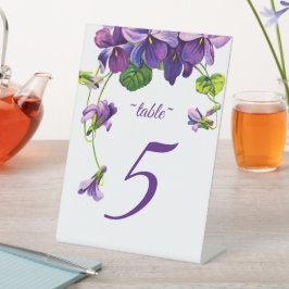 Bordsnumret Unikt tema för träporna