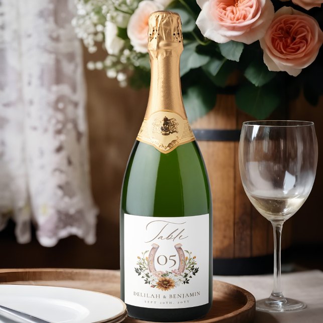 Bordsnumret westerna Blommigt Horseshoe Bröllop (Western Floral Horseshoe Wedding Table Number Sparkling Wine Label)