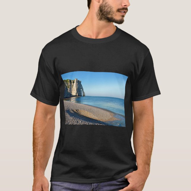 Bordstrand och klippning av etretat i Frankrike Po T Shirt (Framsida)