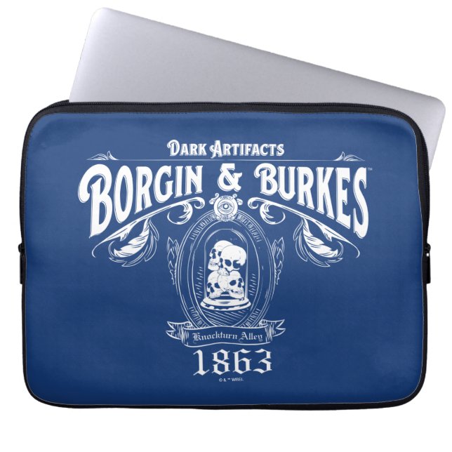 BORGIN & BURKES™ Mörka Artefakter Butiks Grafik Laptop Fodral (Framsidan)