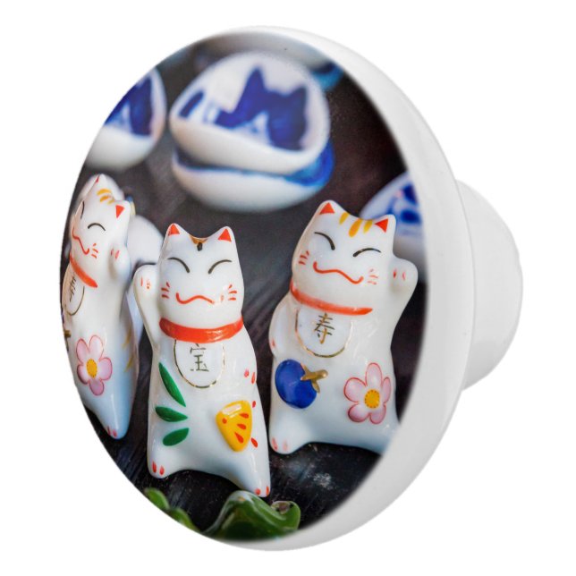 Börjar bli kattfiguriner knopp (Höger)