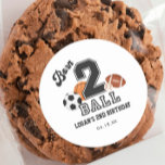 Born 2 Boll sport Thégno 2:a födelsedagen Party Runt Klistermärke<br><div class="desc">Born 2 Boll-idrotten,  2:a födelsedagspartiets favorit Stickers</div>