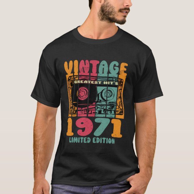 Born in 1971, Greatest Hits Limited Edition 1971 B T Shirt (Framsida)