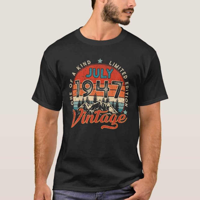 Born In July 1947 Limited Edition 75th Birthday T Shirt (Framsida)