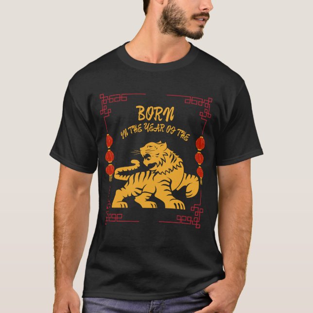Born in the Year of the Tiger T Shirt (Framsida)