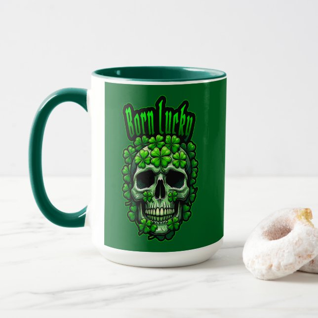 Born Lucky Skull St Patrick’s Day - caneca Mugg (Med munk)