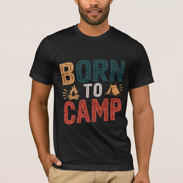 BORN till CAMP - Äventyr Awaits | Camping T-Shirt (Framsida)