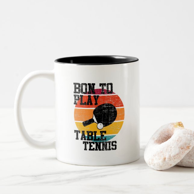 Born To Play Bord tennis Två-Tonad Mugg (Med munk)