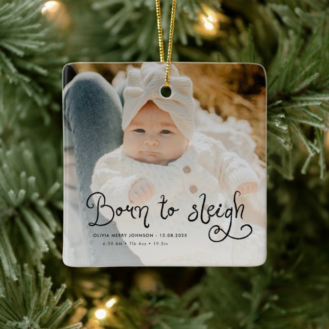 Born to Sleigh Baby Photo Birth Stats Christmas Julgransprydnad Keramik (Träd)