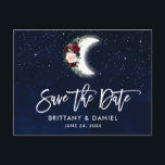 Borsta skrivar himmelsk blom- månespara datera meddelande vykort<br><div class="desc">Modernt borsta skrivar,  den himmelska vykortet för bröllop spara datumförlovningmeddelandet. Himmel för vattenfärgblåttnatt med stjärnor och månen. Blommigt för Burgundy Marsala blåttrosor. GrönskaEucalyptuslöv.</div>