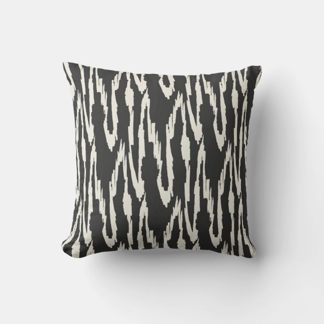 Borstig Ikat  Kol & Off White Kudde (Framsida)