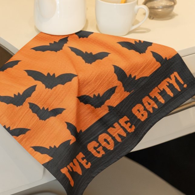 Borta bataljon! Orange och Black Halloween Kökshandduk (Bats in the kitchen!)