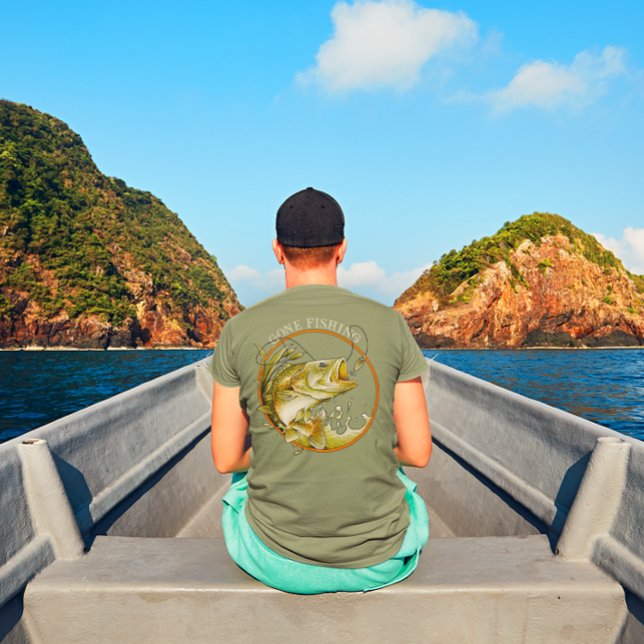 Borta fiskenäringen som tar bort sportgåvan t shirt (Skapare uppladdad)