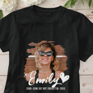 Borta körning av memorian men inte glömt foto t shirt