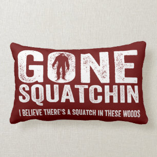 Borta Squatchin (bekymrade) Squatch i dessa skogen Lumbarkudde