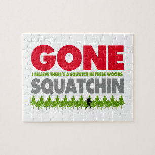 Borta Squatchin Bigfoot nederlag i skogen Pussel