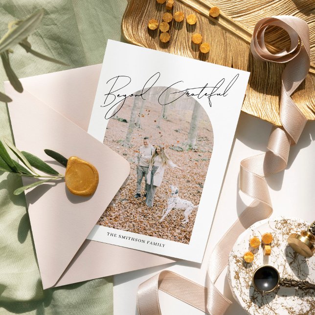 Bortom tacksam modern minimalist fotobåge julkort (Skapare uppladdad)