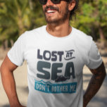 Borttappad till havs Bandra inte mig Cruise Resa T Shirt<br><div class="desc">Den här designen skapades genom digital grafik. Du kan ändra stil på den här skjortan genom att välja Mer > under alternativet stil. Det kan vara personlig genom att klicka på anpassningsknappen och ändra färg, lägga till namn, initialer eller ord som du vill ha. Kontakta mig på colorflowcreations@gmail.com om du...</div>