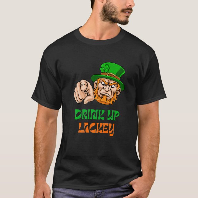 Boss Leprechaun Says Drink Up Lackey and Pointing  T Shirt (Framsida)