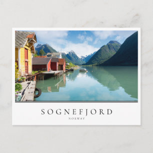 Bostäder och Sognefjord fjord i Norge Vykort