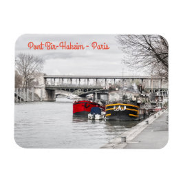 Bostadsbåtar nära Pont Bir-Hakeim - Paris Magnet