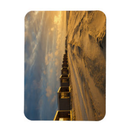 Bostadsskåp vid solnedgången vid kusten magnet