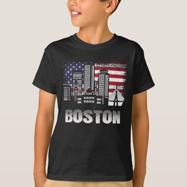 Boston Skyline American Flagga T-Shirt (Framsida)