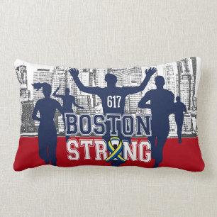 Boston starka andespringer på rött lumbarkudde