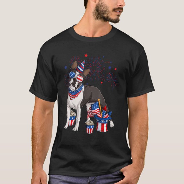 Boston Terrier Dog Wearing 4th of July Sunglasses  T Shirt (Framsida)
