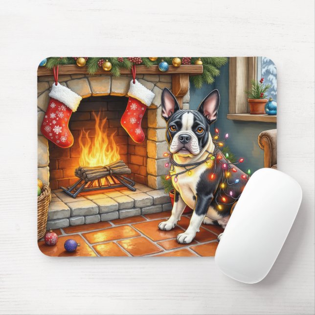 Boston Terrier Fireplace with Christmas Lights Musmatta (Med mus)