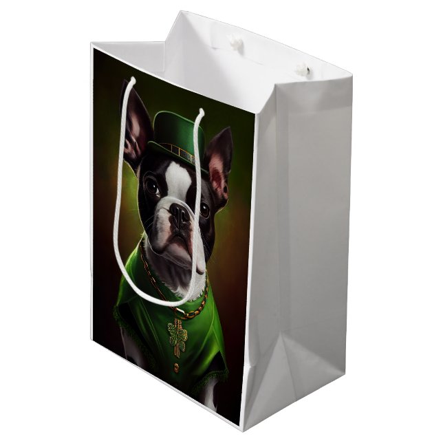 Boston Terrier hund i St. Patrick Dress (Framsidan Vinklad)