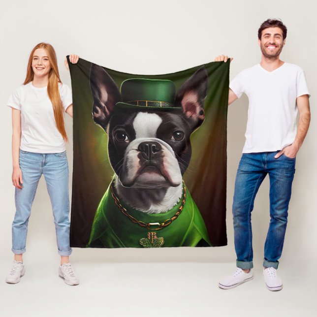 Boston Terrier hund i St. Patrick Dress Fleecefilt (På plats)